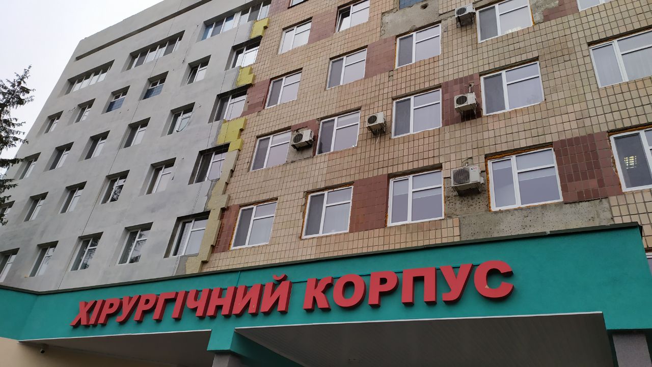Вхід до корпусу